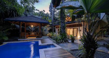 Nirvana House. Maison tropicale de style balinais