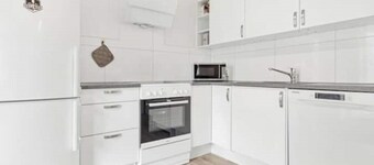 Lovely 1 bedroom downstairs apartment with free parking