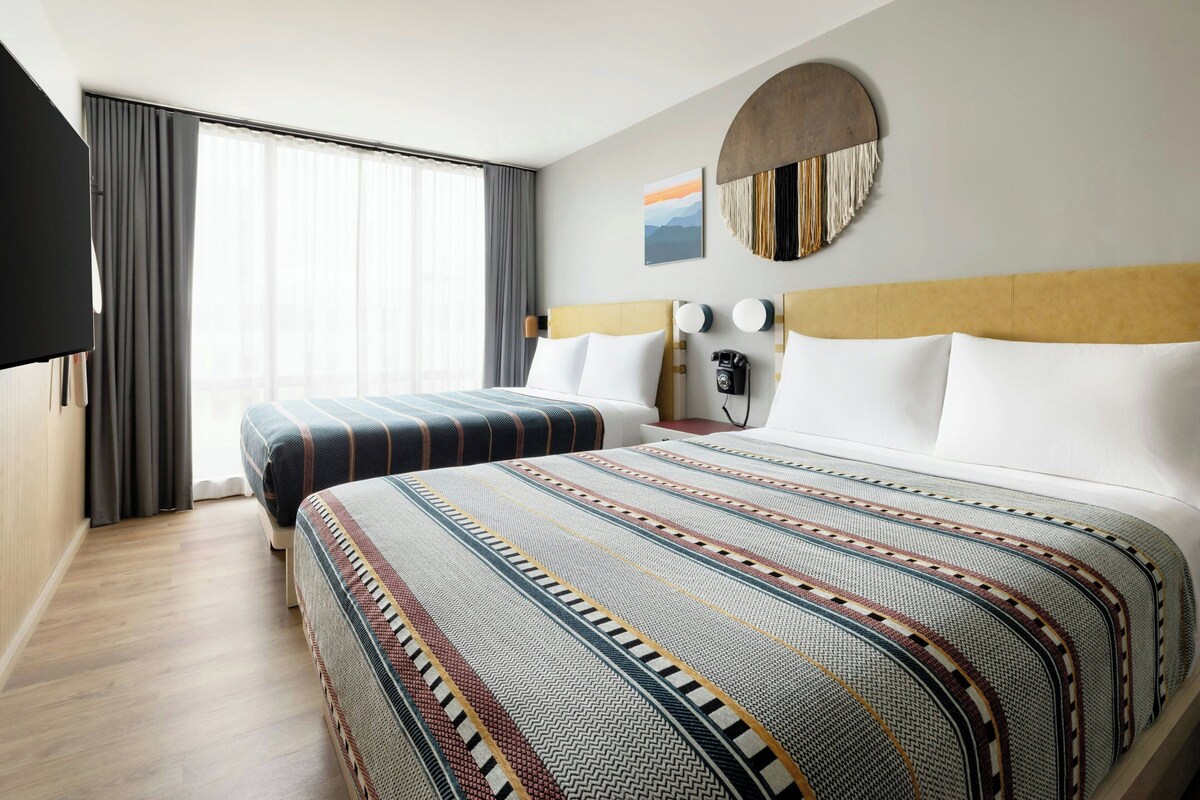 Hypo-allergenic bedding available, pillowtop beds, desk