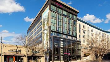 ุงูู
ูุดุฃุฉ ู
ู ุงูุฎุงุฑุฌ