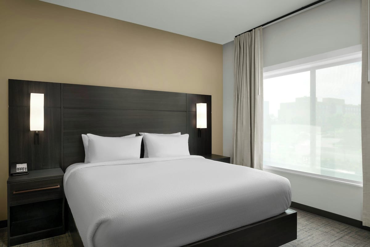 Suite, 1 Bedroom, Non Smoking | Free WiFi, bed sheets