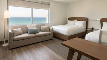 Peti besi dalam bilik, meja, ruang kerja komputer riba