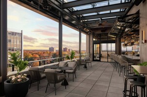 2 bars/lounges, rooftop bar
