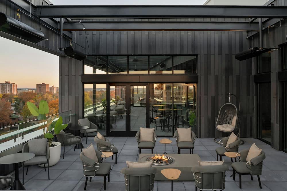 AC Hotel St. Louis Clayton