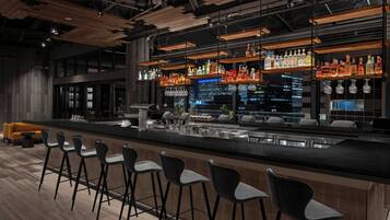 2 間酒吧/酒廊、天台酒吧