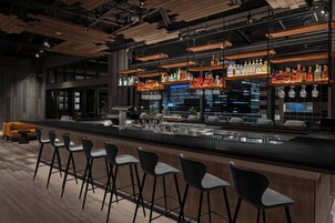 2 bars/lounges, rooftop bar