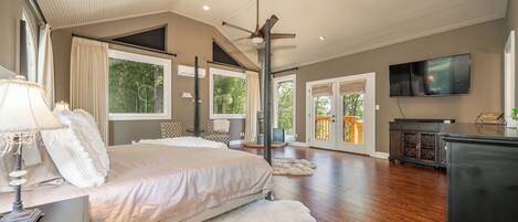 5 bedrooms, iron/ironing board, WiFi, bed sheets