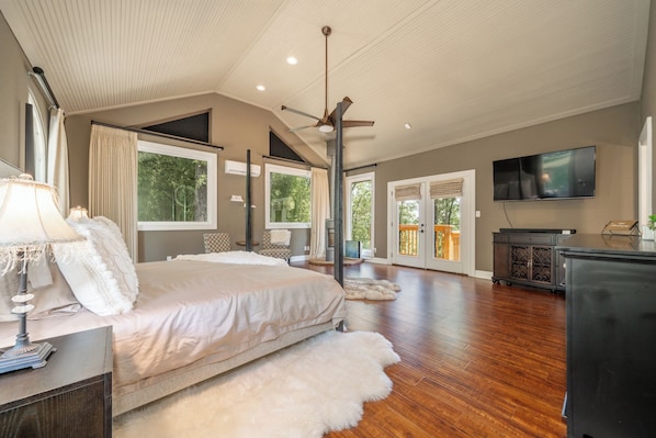 5 bedrooms, iron/ironing board, WiFi, bed sheets
