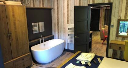 Pet Friendly Lodge - Sleeps 6