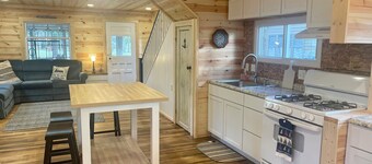  Knot Shores- Cozy, 3 bedroom Cottage,  w/water access 