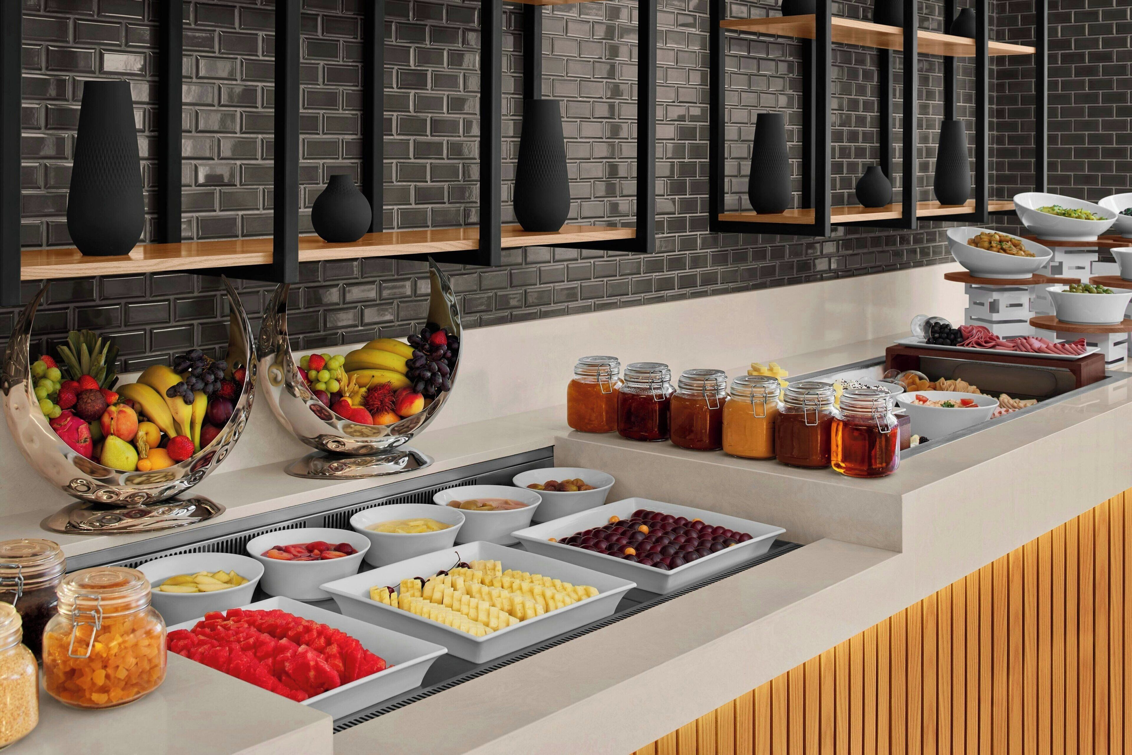 Petit déjeuner buffet (60 SAR par personne)