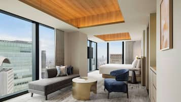 Scenic Corner King, 1 King Bed, Non Smoking, Corner | 1 bedroom, minibar, in-room safe, blackout curtains