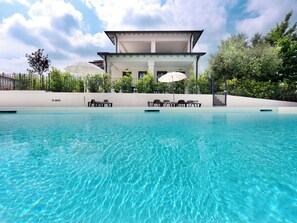 Front of property - RESIDENCE FIORE ROSSO (Sirmione)