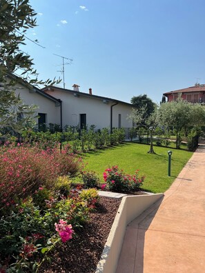 Garden - RESIDENCE FIORE ROSSO (Sirmione)