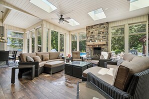 Smart-TV, peis, fotballspill og bordtennis