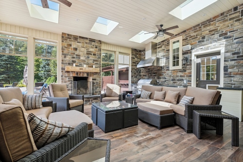 12 Acre Private Sport Resort & Spa Tennis Pickleball Sauna HotTub Pool Golf FIFA