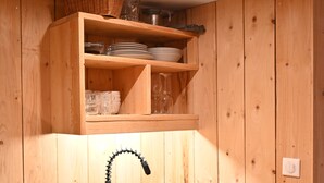 コーヒー / ティーメーカー、冷蔵庫、電子レンジ、オーブン