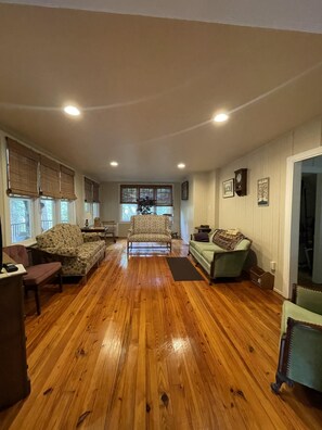 TV, DVD player, table football, books - Lake it Easy (MOUNT GRETNA)