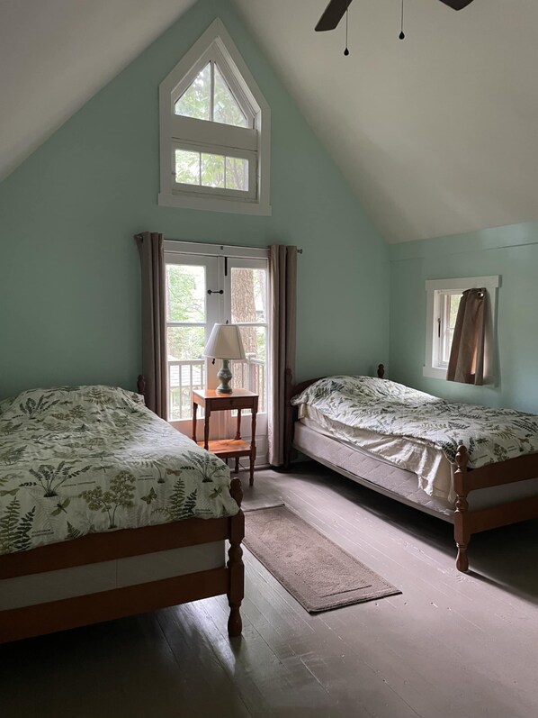 3 bedrooms, desk, free WiFi, bed sheets