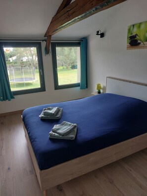 2 bedrooms, iron/ironing board, travel cot, bed sheets - Gite de Charme Dans Grange Rénovée! (33830 - BELIN BELIET)