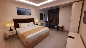 Deluxe Triple Room, 1 King Bed, Sea View | Blackout drapes, soundproofing, iron/ironing board, WiFi (free) - Lavinia Bay Beach Hotel (Mount Lavinia)