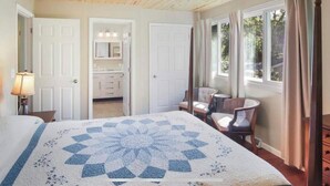 5 bedrooms, iron/ironing board, free WiFi, bed sheets - Cozy Large House, Big Porch, Fire Pit, Live Music Brewery, Heart of Lake Ann! (Lake Ann)