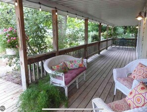 Terrace/patio - Cozy Large House, Big Porch, Fire Pit, Live Music Brewery, Heart of Lake Ann! (Lake Ann)