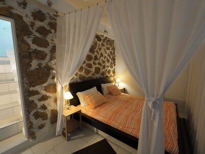 Kleines Ruhiges Duplex Ferienhaus mit Sonnenterasse , Garten und Liegeflaeche