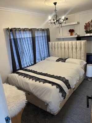 House | 4 bedrooms, free WiFi, bed sheets