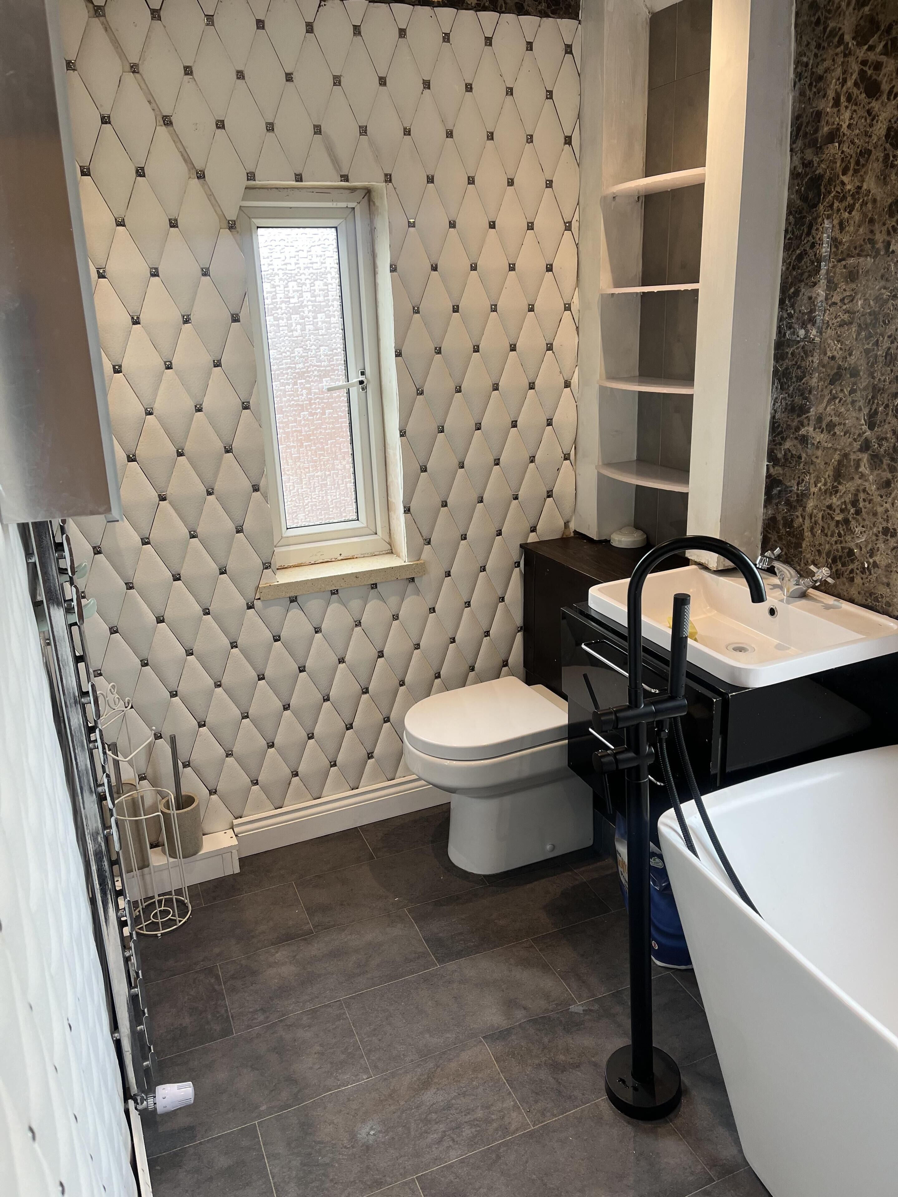 House | Bathroom | Shower, deep-soaking bathtub, towels