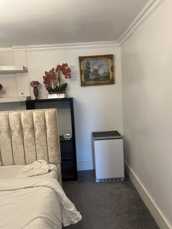 House | 4 bedrooms, free WiFi, bed sheets