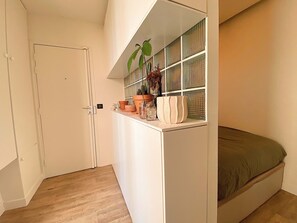 1 habitación, tabla de planchar con plancha, wifi y ropa de cama