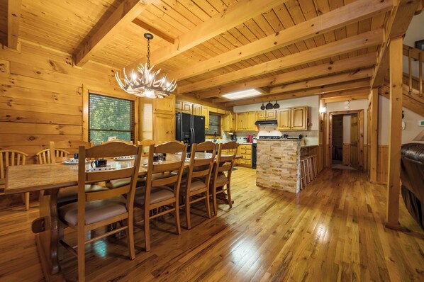 Dining - New Listing! Riley's Rustic Retreat: Serene Cabin Getaway - Close to Dollywood (Sevierville)