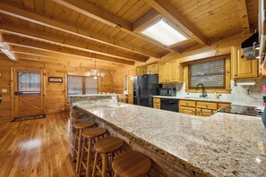 Fridge, microwave, oven, stovetop - New Listing! Riley's Rustic Retreat: Serene Cabin Getaway - Close to Dollywood (Sevierville)