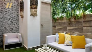 45-inch Smart TV with satellite channels, Netflix, streaming services