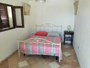3 chambres, fer et planche à repasser, Wi-Fi, draps fournis
