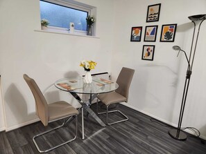 Apartment | Dining - Grays Apartment With City Views Lakeside Shopping (Grays)