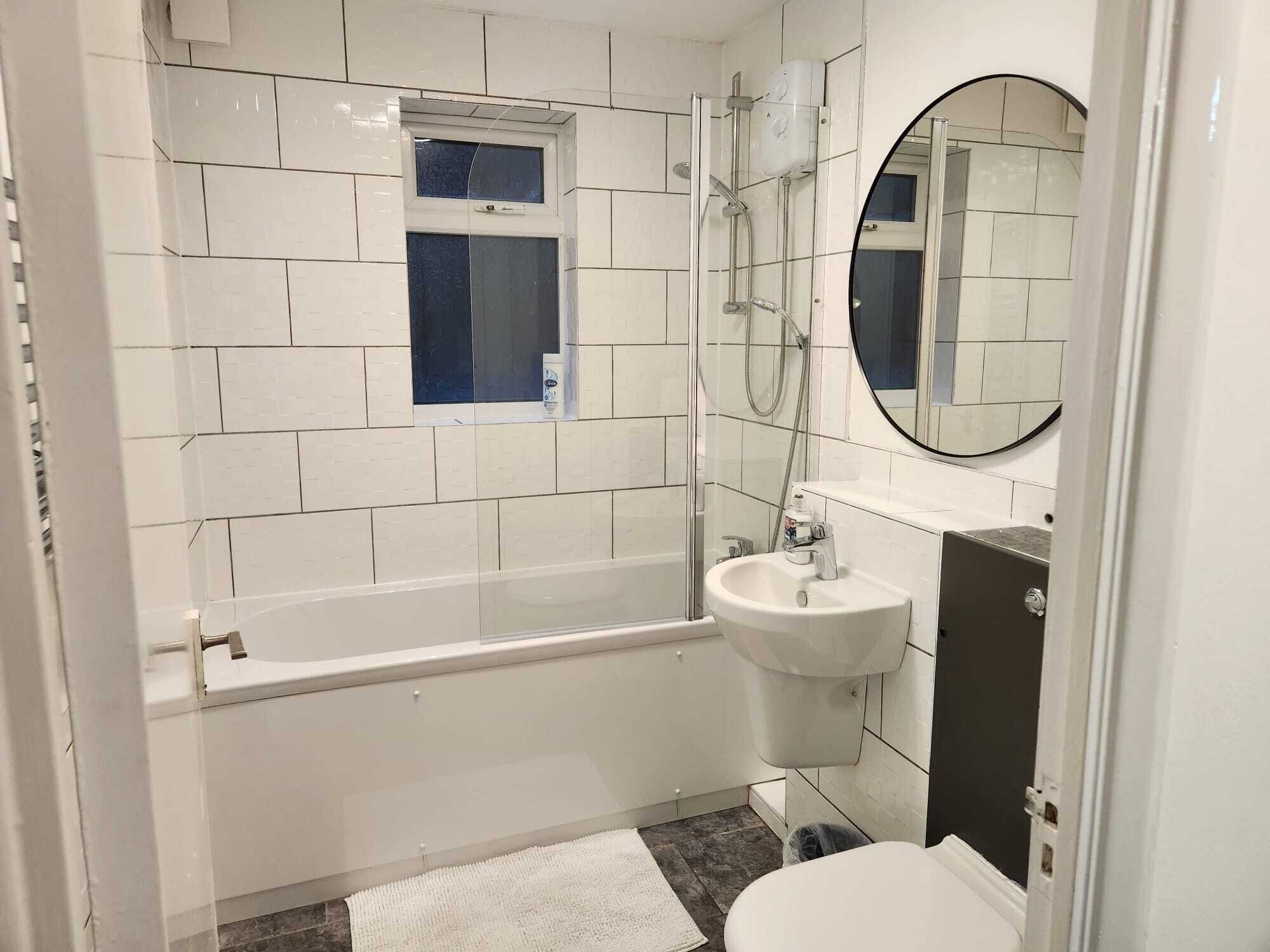 Apartment | Bathroom | Shower, towels