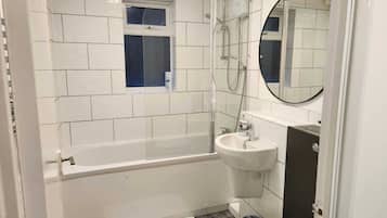 Apartment | Bathroom | Shower, towels