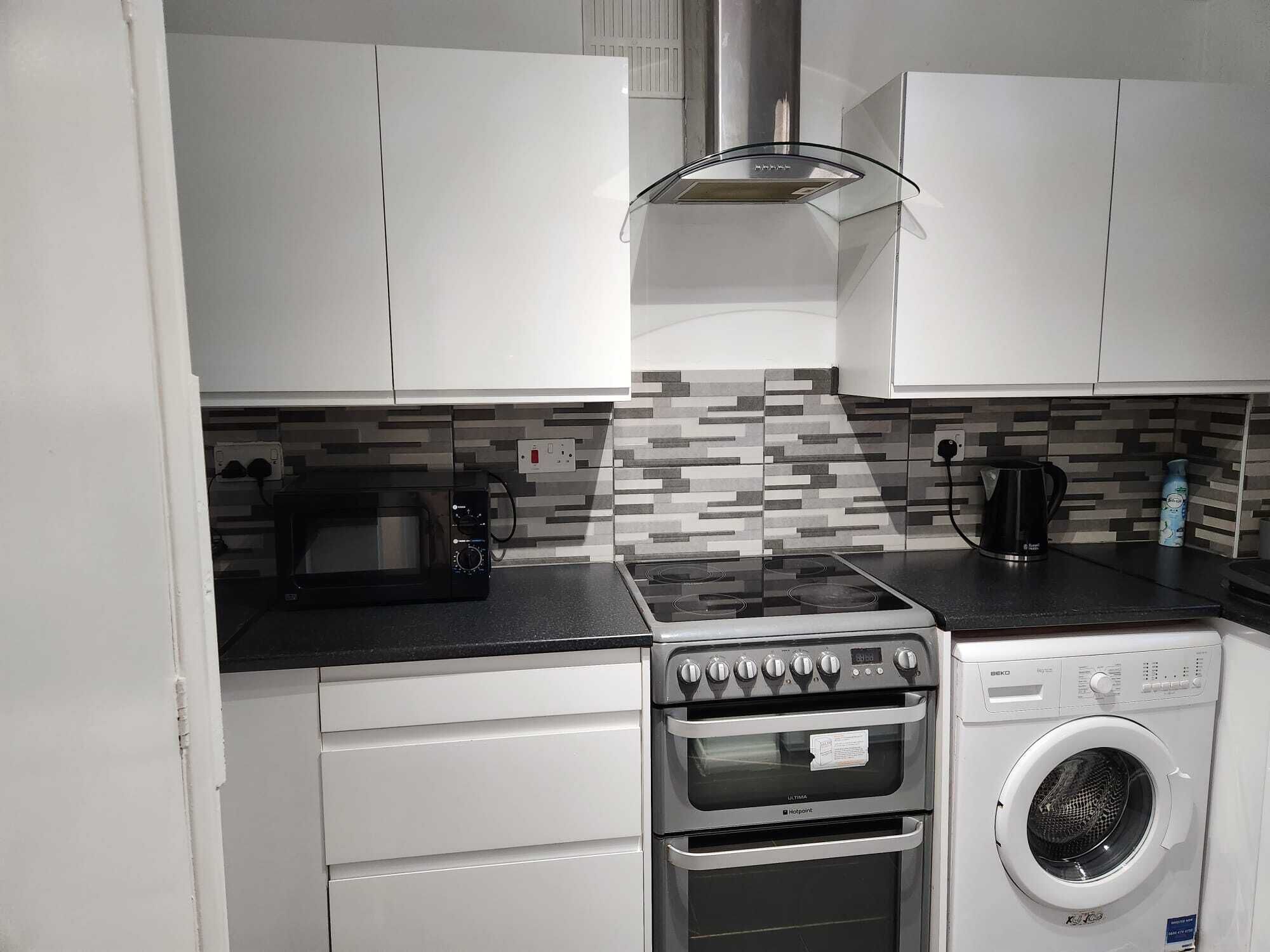 아파트 | 전용 주방 | 냉장고, 전자레인지, 오븐, 쿡탑