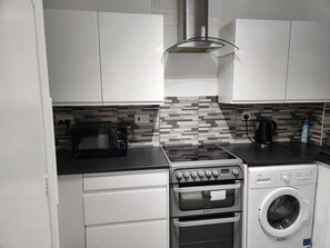 อพาร์ทเมนท์ | ครัวส่วนตัว | ตู้เย็น, ไมโครเวฟ, เตาอบ, เตาประกอบอาหาร