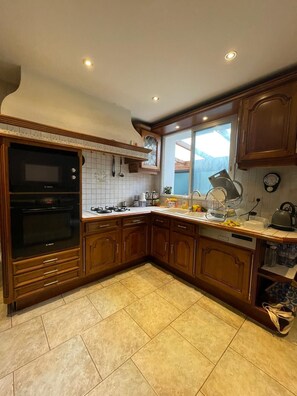 Microwave - Grande maison avec jardin (Le Blanc-Mesnil)