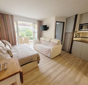 1 bedroom, travel crib, WiFi, bed sheets - Cap Esterel en famille - 2pièces vue mer jardin piscine clim parking inclus (Saint-Raphaël)