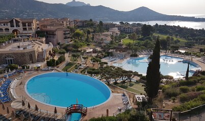 Cap Esterel en famille - 2pièces vue mer jardin piscine clim parking inclus