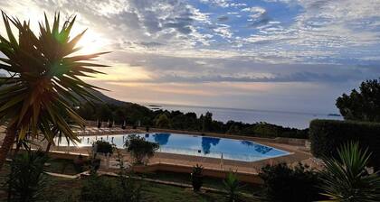 Cap Esterel en famille - 2piĂšces vue mer jardin piscine clim parking inclus
