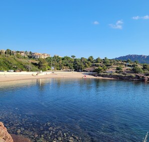 On the beach - Cap Esterel en famille - 2pièces vue mer jardin piscine clim parking inclus (Saint-Raphaël)