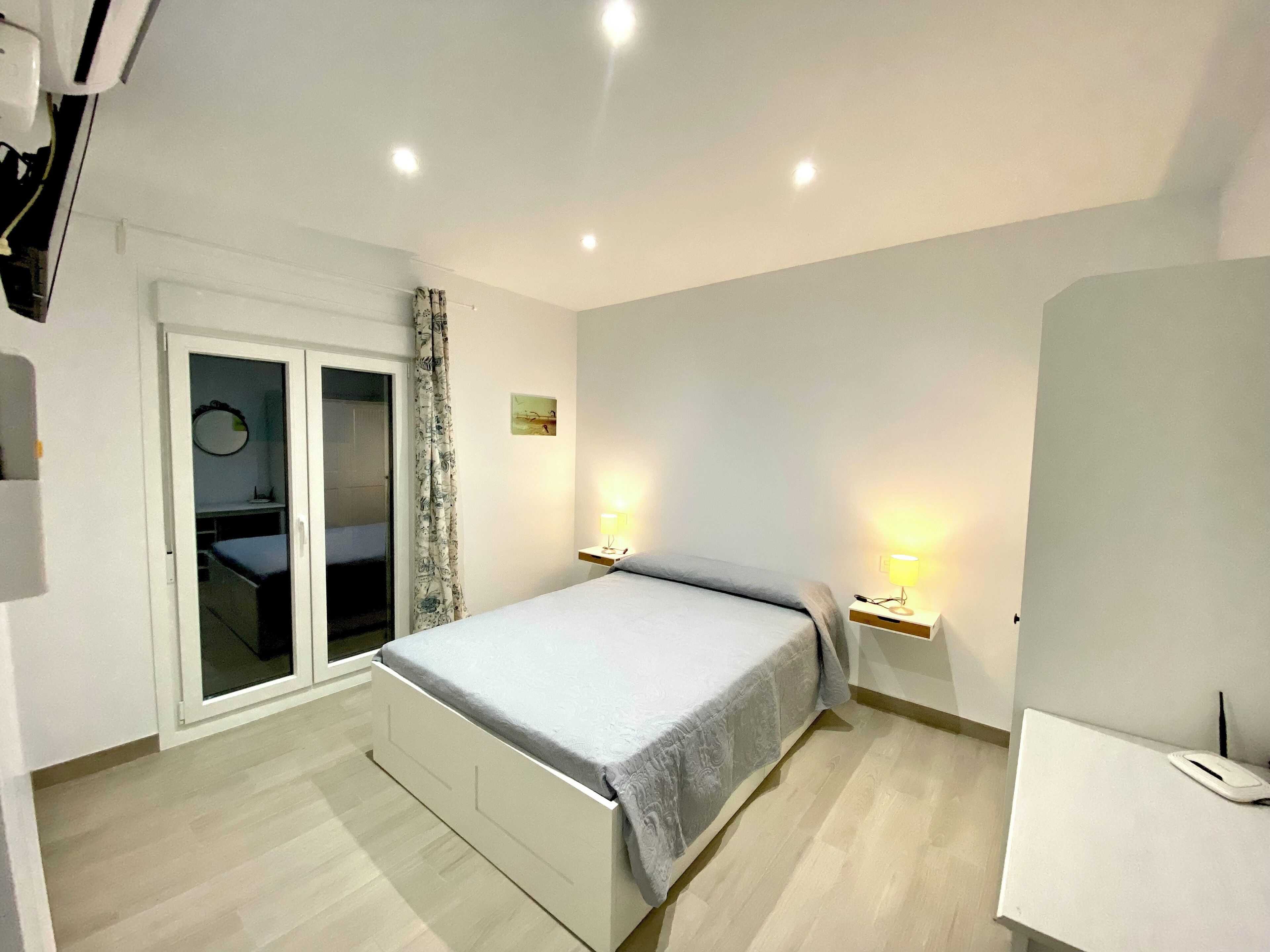 2 slaapkamers, een strijkplank/strijkijzer, gratis wifi, beddengoed