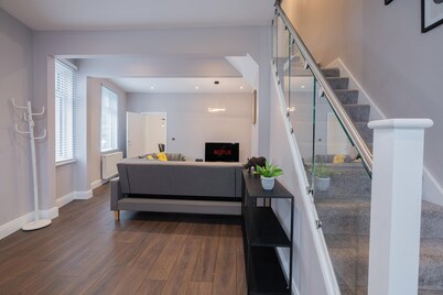 Stunning 3 Bedroom House-tottenham Stadium-parking
