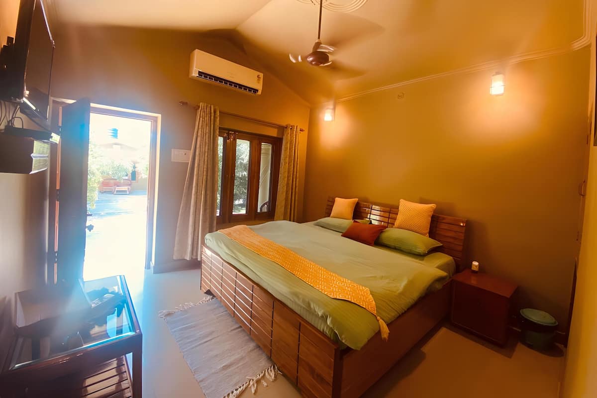 Deluxe Room, Garden View | Desk, laptop workspace, free WiFi, bed sheets