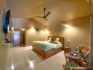 Desk, laptop workspace, free WiFi, bed sheets - Corbett Farmyard (Kaladhungi)